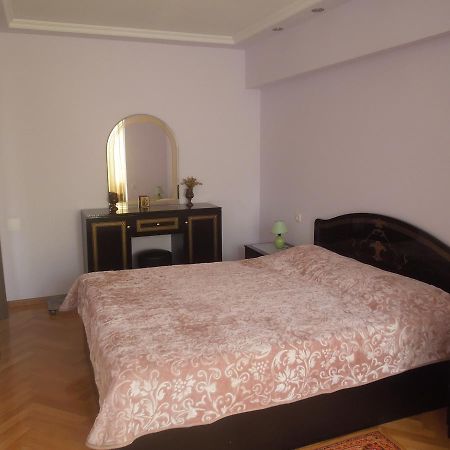 Nellie'S Apartment Batumi Exteriör bild