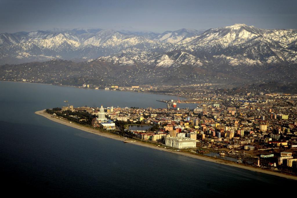 Nellie'S Apartment Batumi Exteriör bild