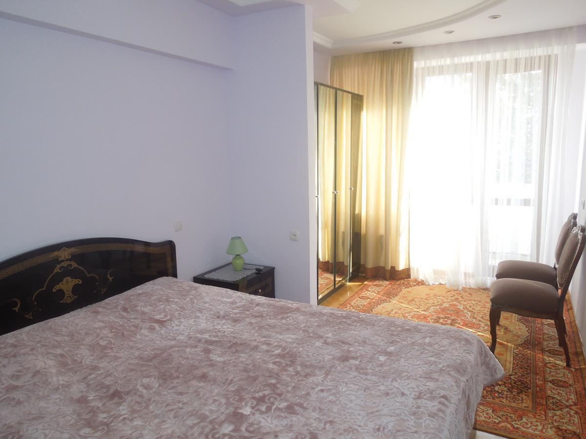 Nellie'S Apartment Batumi Exteriör bild